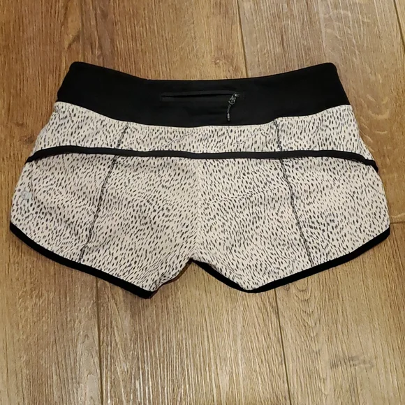 Lululemon Run: Speed Sz 6 Short 4-way Stretch Dottie Dash Grain Black / Black - Picture 3 of 6